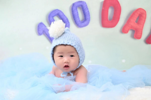 京山怀孕多久才显肚子 京山怀孕多久才显肚子